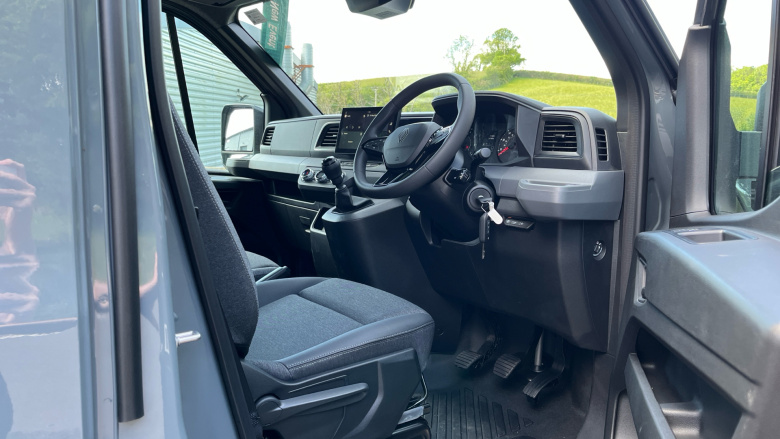 Renault Master Mwb Diesel Fwd MM35 Blue dCi 150 Advance Medium Roof Van